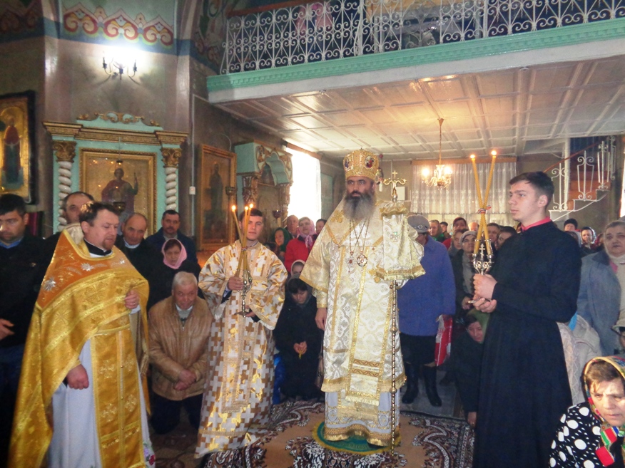 Liturghie arhierească la biserica „Sfântul Ierarh Nicolae” din Călărași, Republica Moldova Liturghie arhierească la biserica „Sfântul Ierarh Nicolae” din Călărași, Republica Moldova