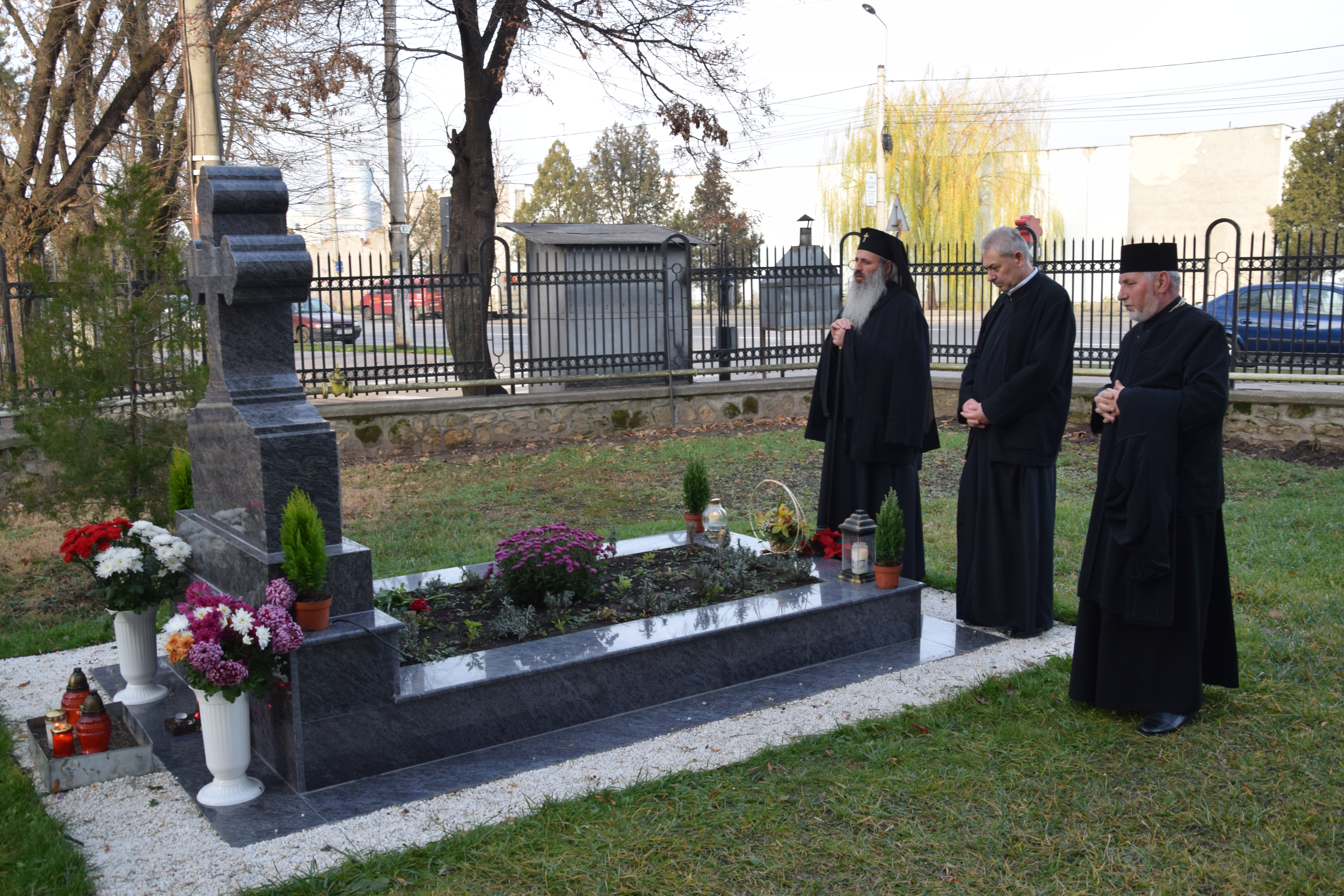 Enoriaşii Parohiei „Sfântul Nicolae“ - Socola şi-au cinstit ocrotitorul împreună cu IPS Mitropolit Teofan