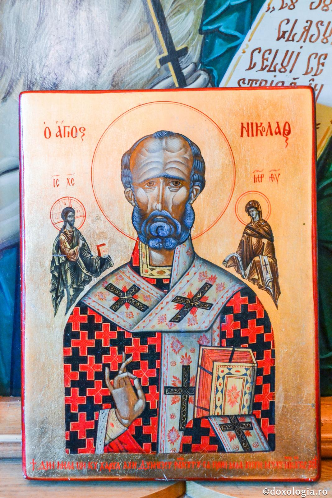 Foto: Silviu Cluci Sfântul Nicolae nu îngăduie ca icoana să fie arsă