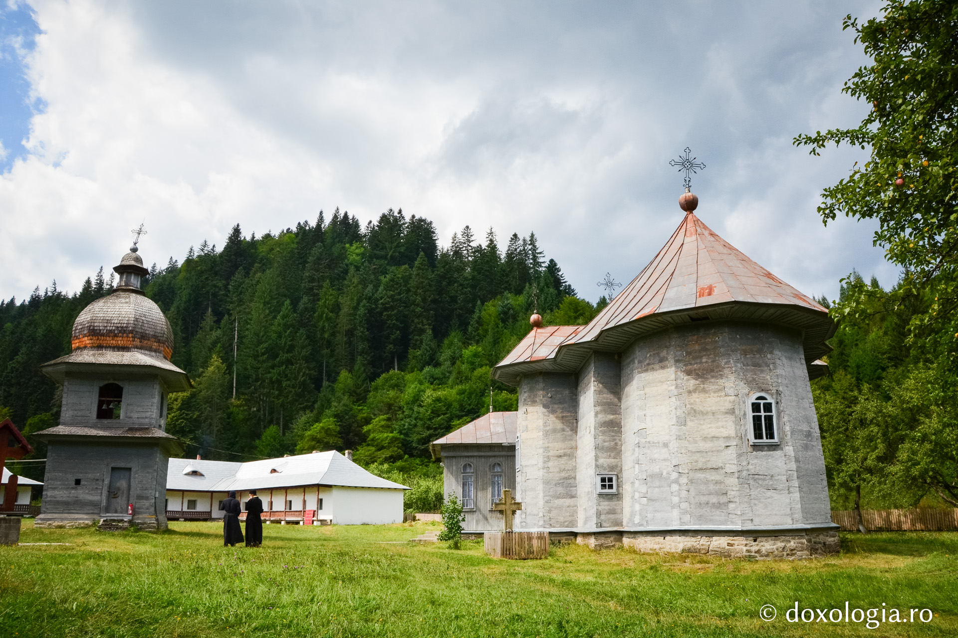 În drum spre Mănăstirea Sihăstria Tarcăului