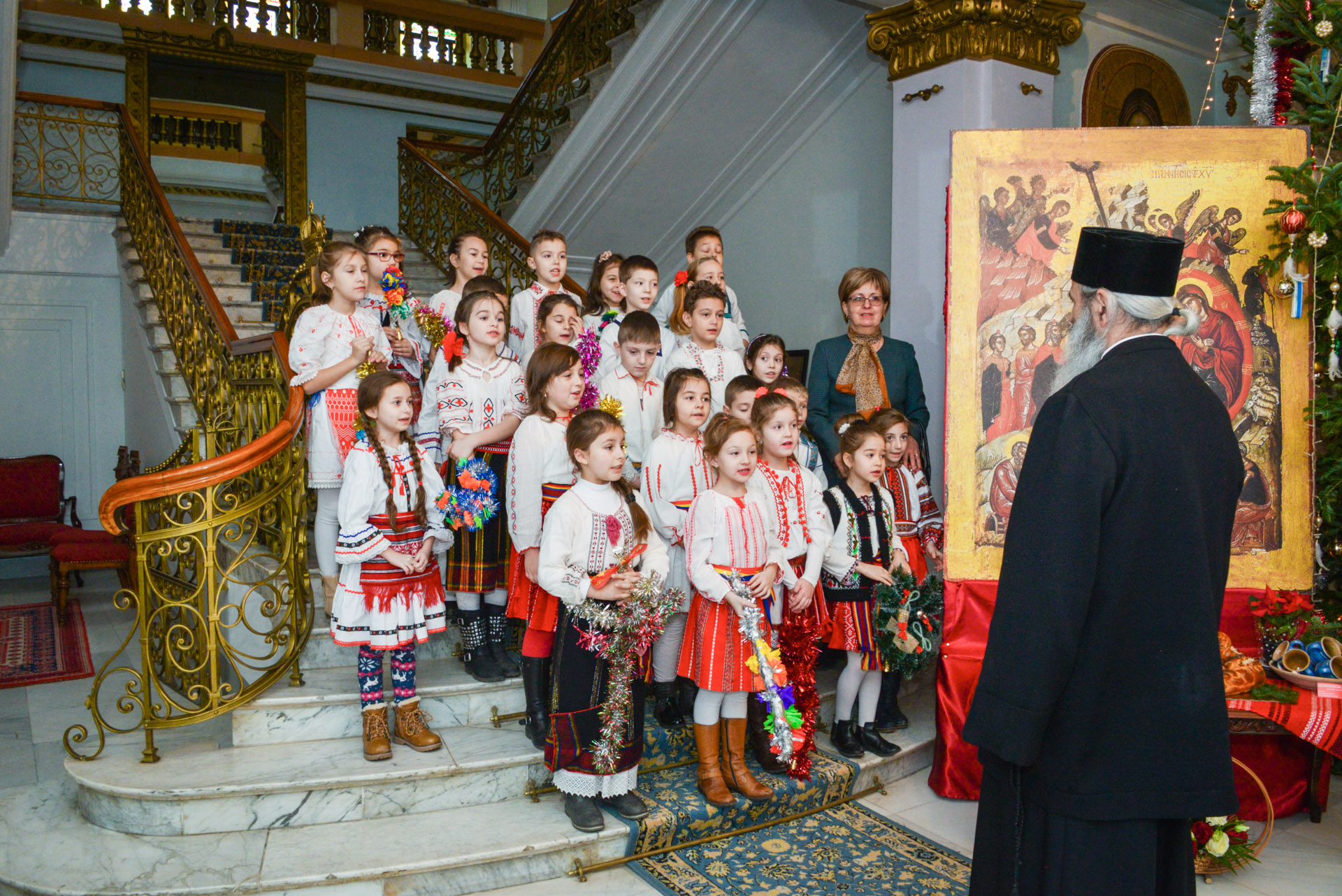 Colindători la Reședința Mitropolitană - Școala „D.D. Pătrășcanu”, clasa I A