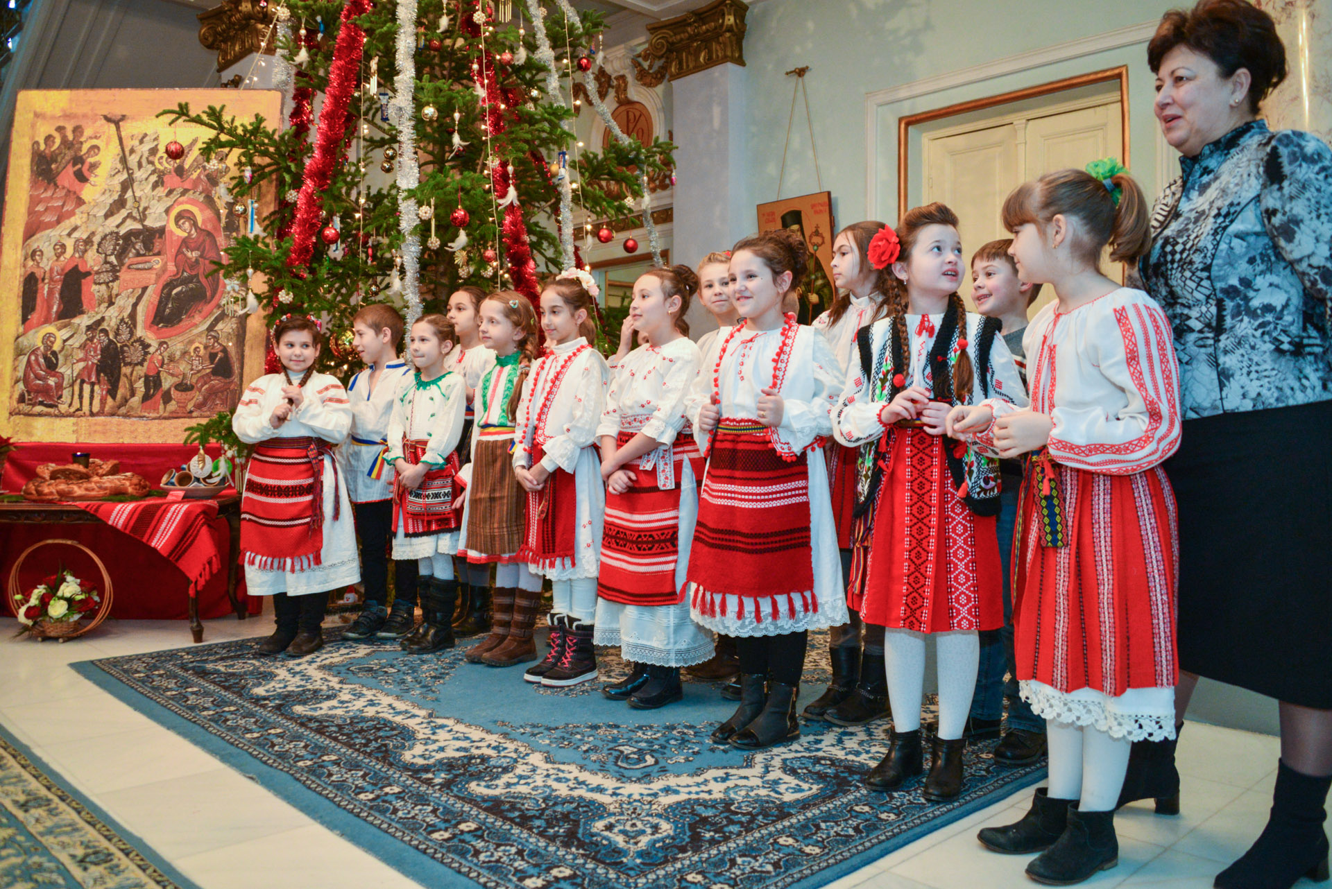 Colindători la Reședința Mitropolitană - Școala „D.D. Pătrășcanu”, clasa a II-a A