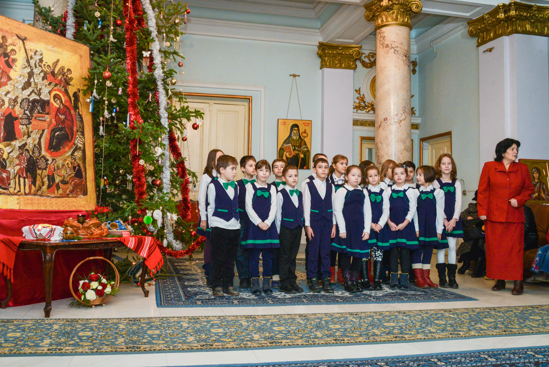 Colindători la Reședința Mitropolitană - Școala „George Călinescu” din Iași, clasa a II-a