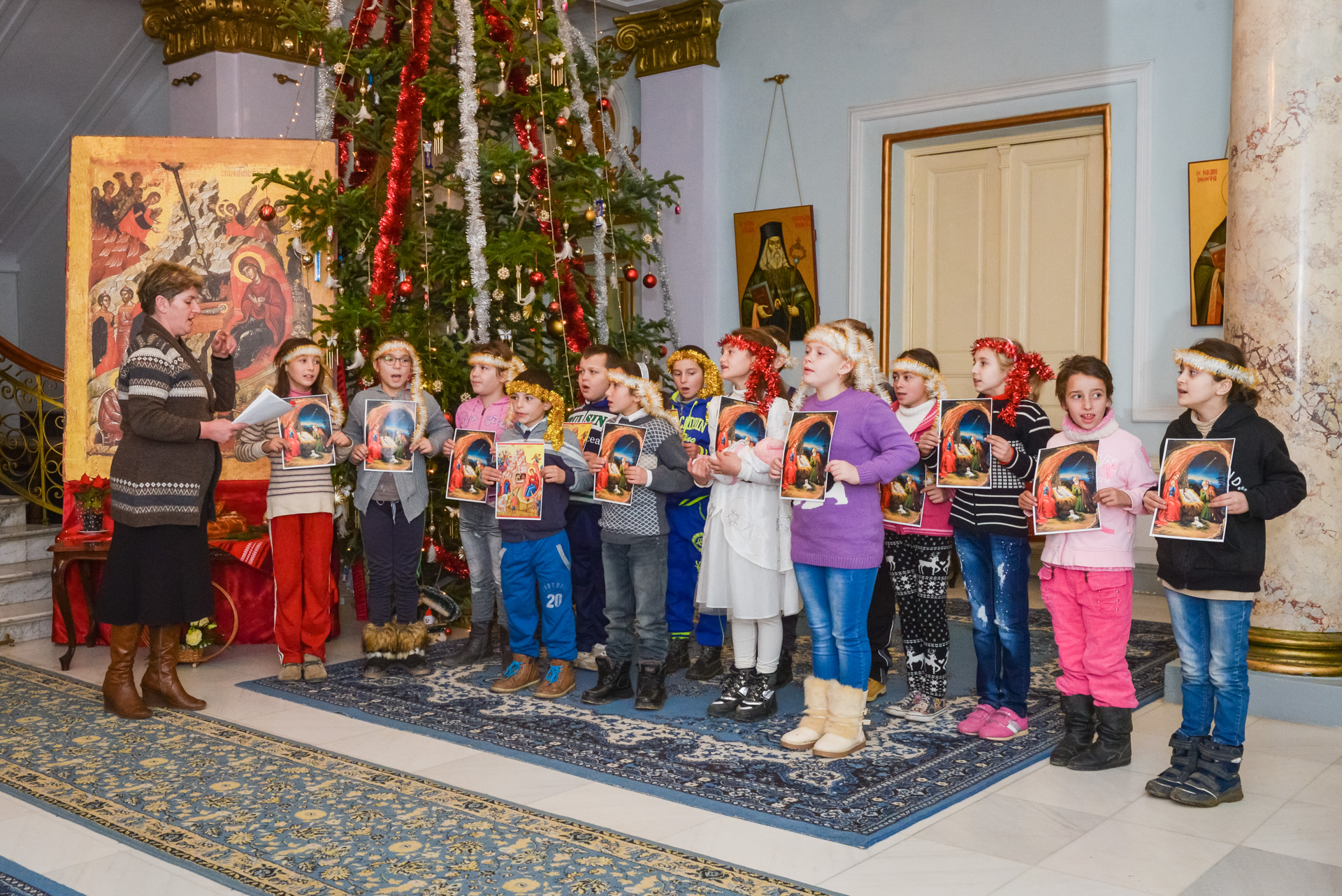 Colindători la Reședința Mitropolitană - Școala Rădeni