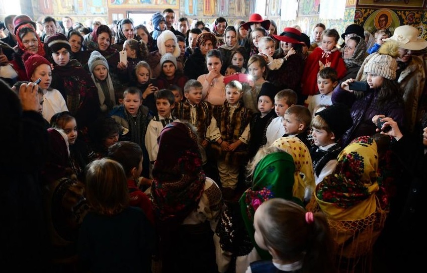 Glasurile copiilor din Moldoviţa au slăvit Naşterea Domnului Glasurile copiilor din Moldoviţa au slăvit Naşterea Domnului