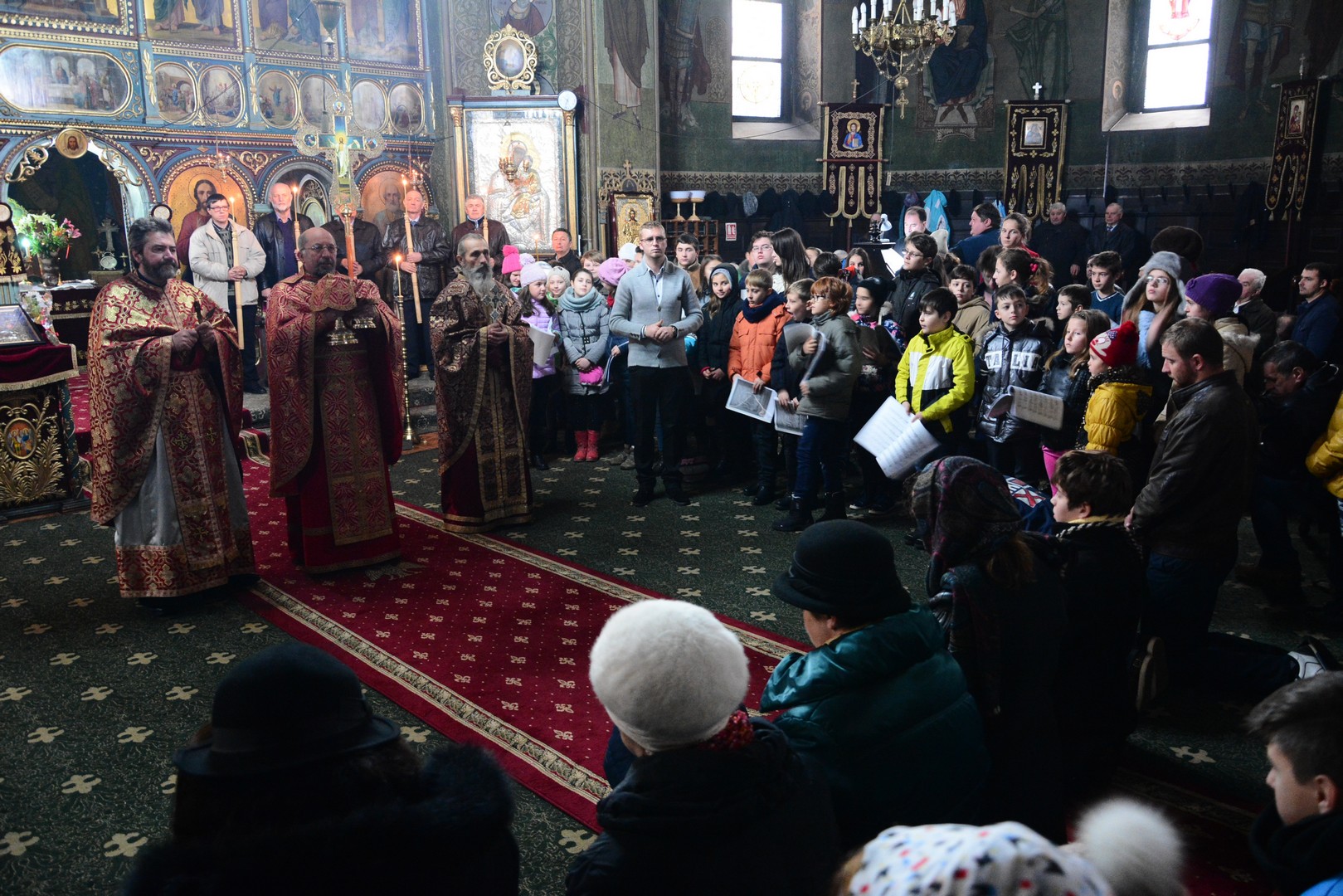 Elevii de la Şcoala „Bogdan Vodă“, în rugăciune de sărbătoarea Sfântului Andrei Elevii de la Şcoala „Bogdan Vodă“, în rugăciune de sărbătoarea Sfântului Andrei