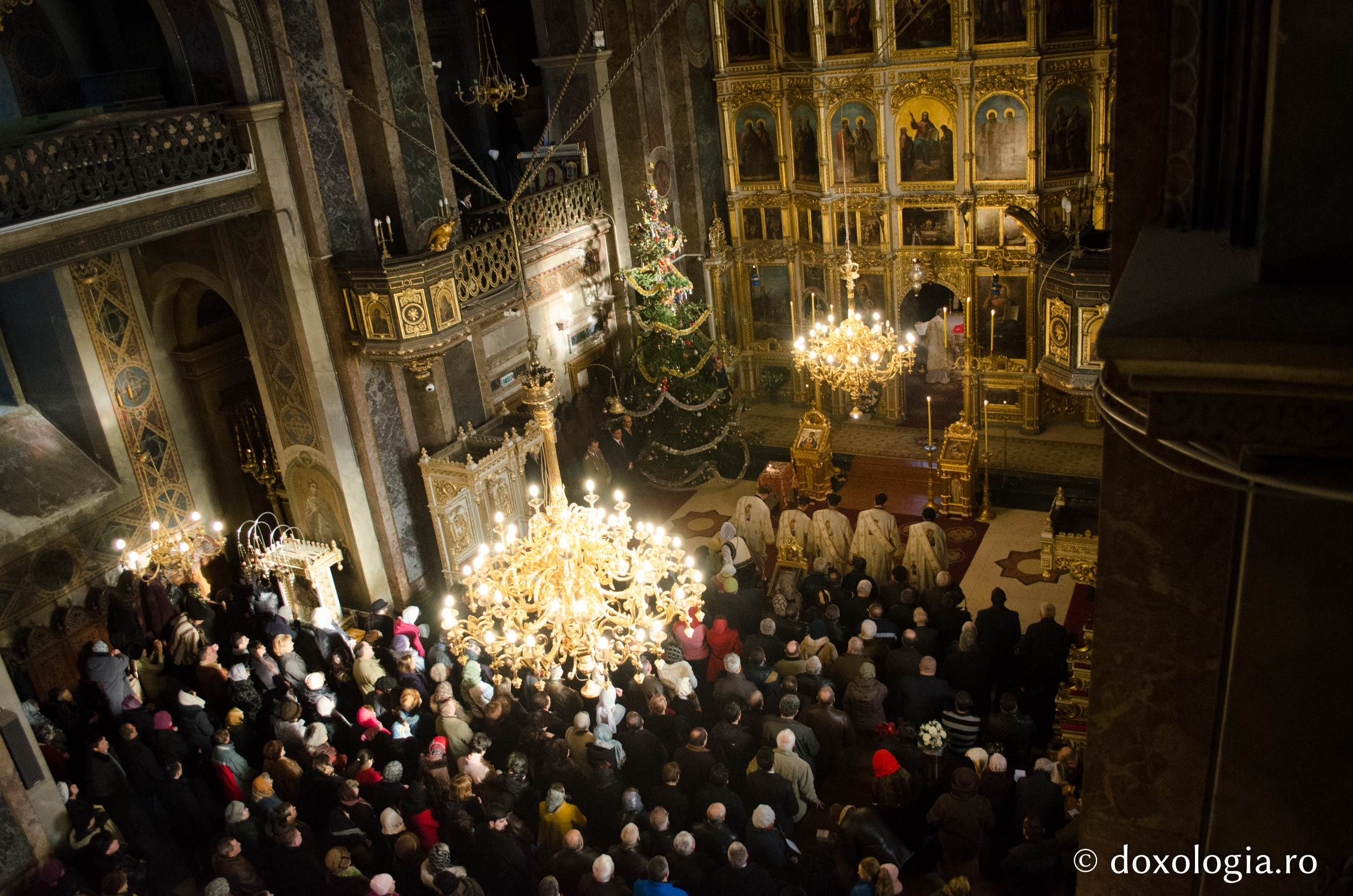 Foto: Constantin Comici Nașterea Domnului, sărbătorită la Iași prin Liturghie arhierească