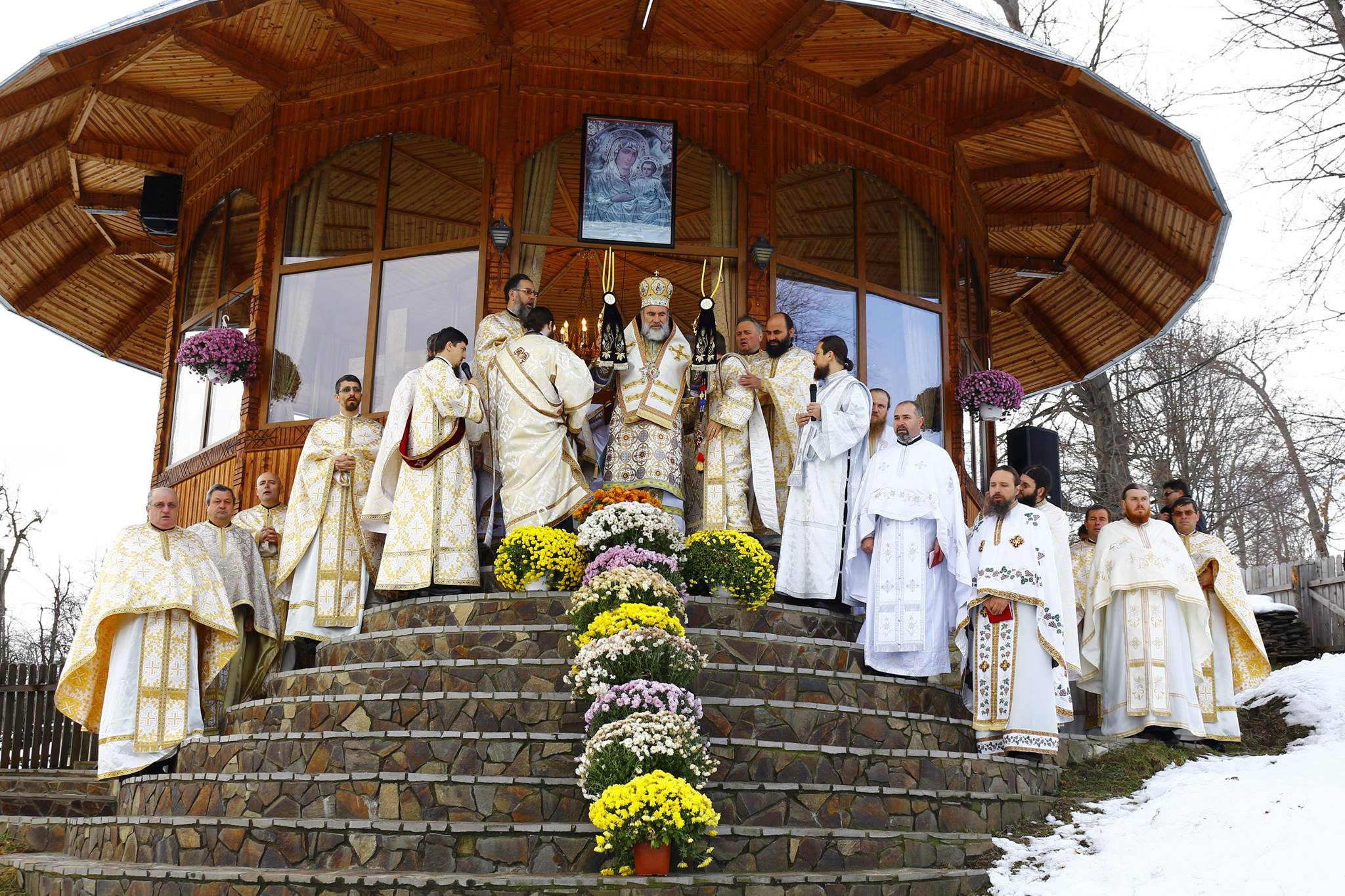 „Comunitatea parohială şi cea monahală sunt două mâini care au aceeaşi lucrare“ „Comunitatea parohială şi cea monahală sunt două mâini care au aceeaşi lucrare“