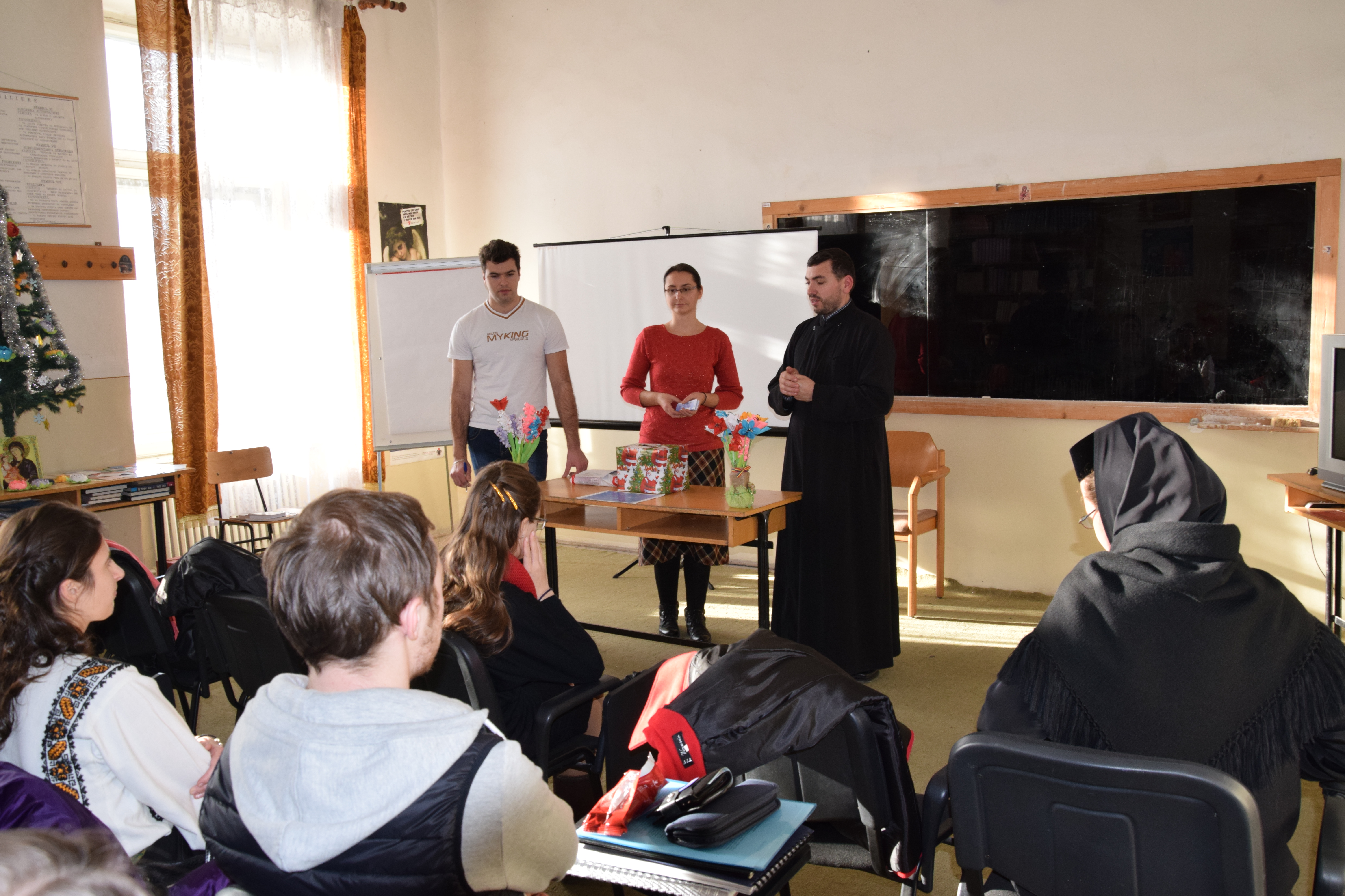 Tombolă caritabilă organizată de studenții Facultății de Teologie Ortodoxă din Iași