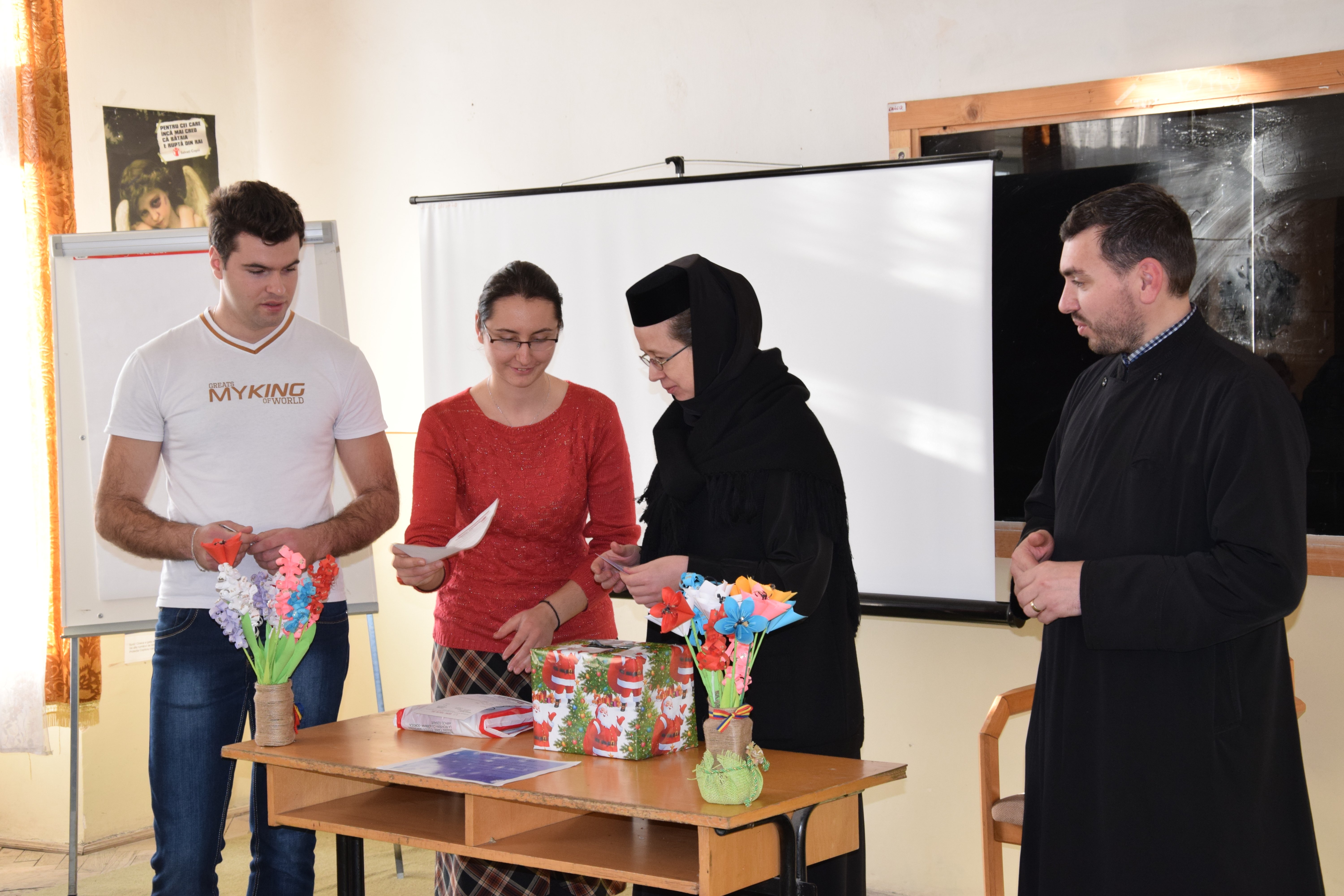Tombolă caritabilă organizată de studenții Facultății de Teologie Ortodoxă din Iași