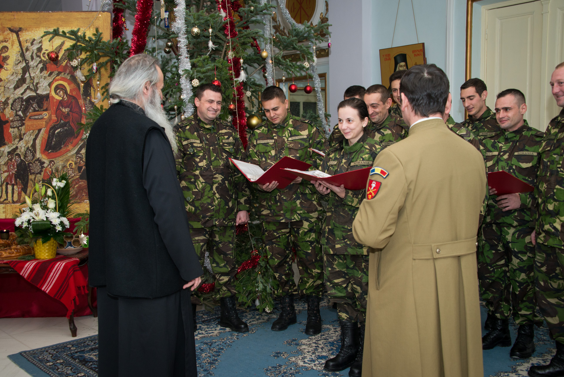 Colindători la Reședința Mitropolitană - Corul „Străjerii” ai Brigăzii 15 Mecanizate, Iași