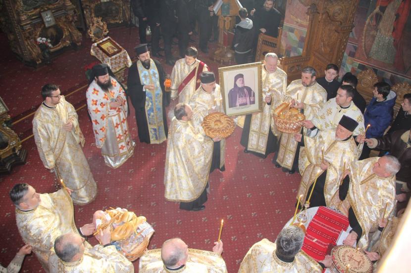 Arhiepiscopul Eftimie Luca, pomenit la catedrala din Roman Arhiepiscopul Eftimie Luca, pomenit la catedrala din Roman