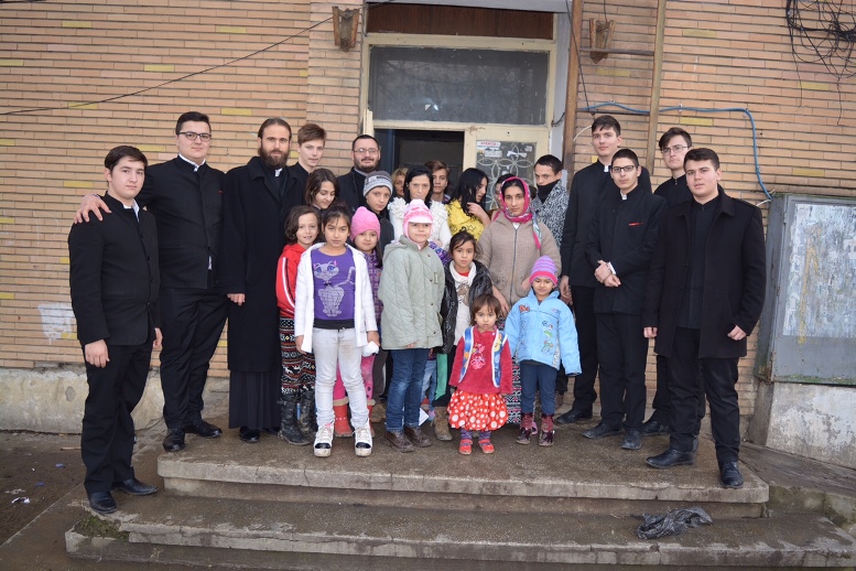 Activităţi sociale în cinstea Sfinţilor Trei Ierarhi, la Seminarul de la Roman Activităţi sociale în cinstea Sfinţilor Trei Ierarhi, la Seminarul de la Roman