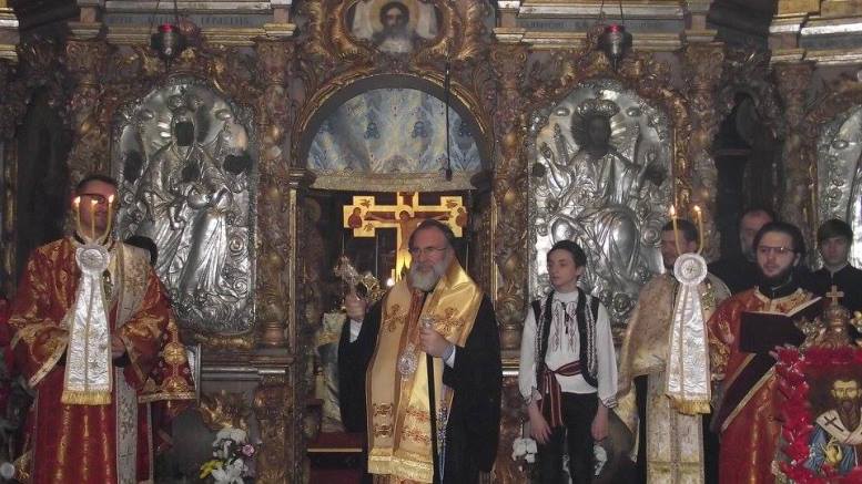Slujbă arhierească în noaptea dintre ani, la Roman Slujbă arhierească în noaptea dintre ani, la Roman