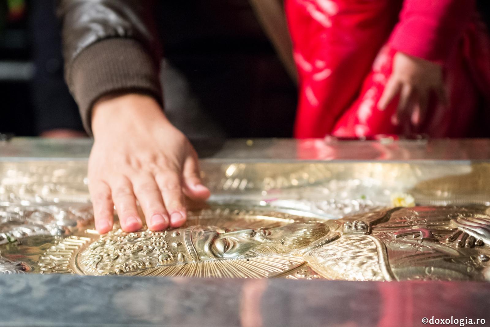 Foto: Oana Nechifor Minuni ale Sfântului Mare Mucenic Mina