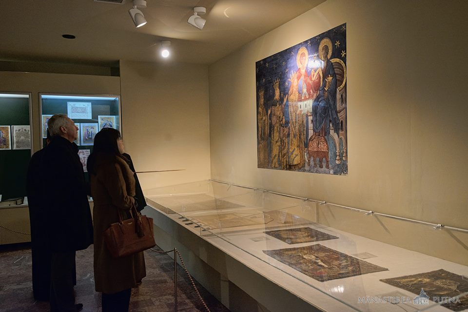 Ambasadorul Statelor Unite ale Americii la București, în vizită la Mănăstirea Putna