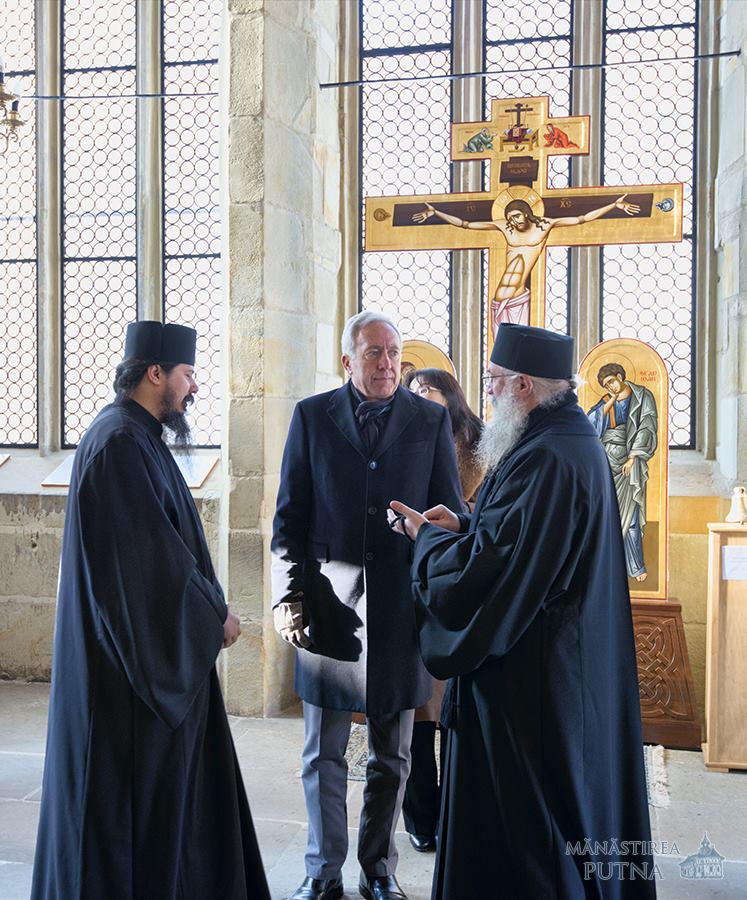 Ambasadorul Statelor Unite ale Americii la București, în vizită la Mănăstirea Putna