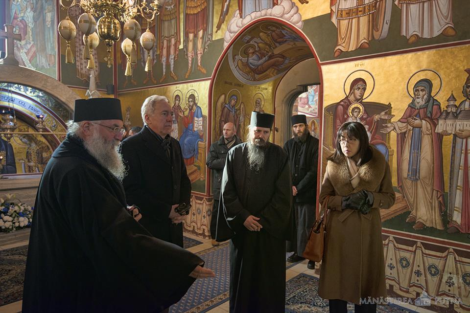 Ambasadorul Statelor Unite ale Americii la București, în vizită la Mănăstirea Putna