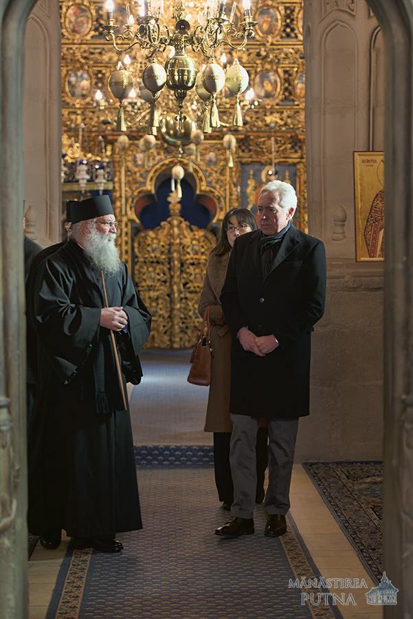 Ambasadorul Statelor Unite ale Americii la București, în vizită la Mănăstirea Putna