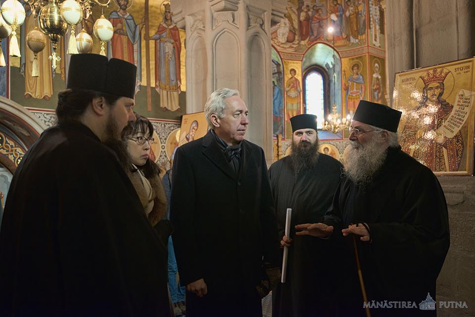 Ambasadorul Statelor Unite ale Americii la București, în vizită la Mănăstirea Putna