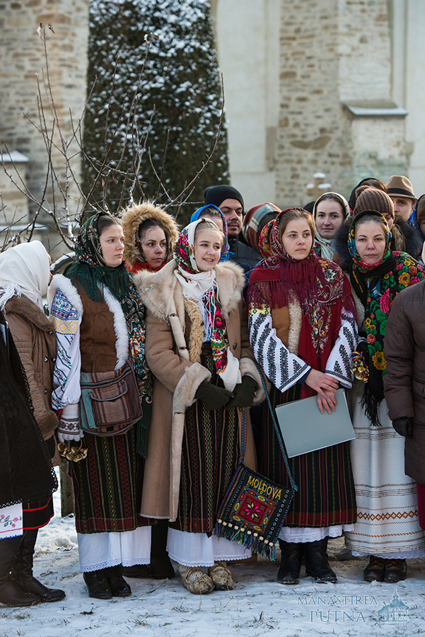 280 de ascoreni au petrecut Anul Nou la Mănăstirea Putna