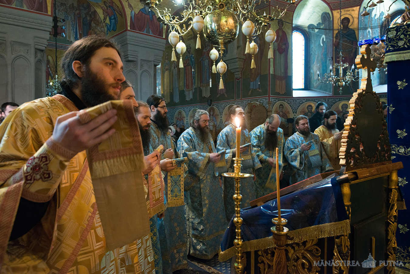 Slujba Bobotezei la Mănăstirea Putna Slujba Bobotezei la Mănăstirea Putna