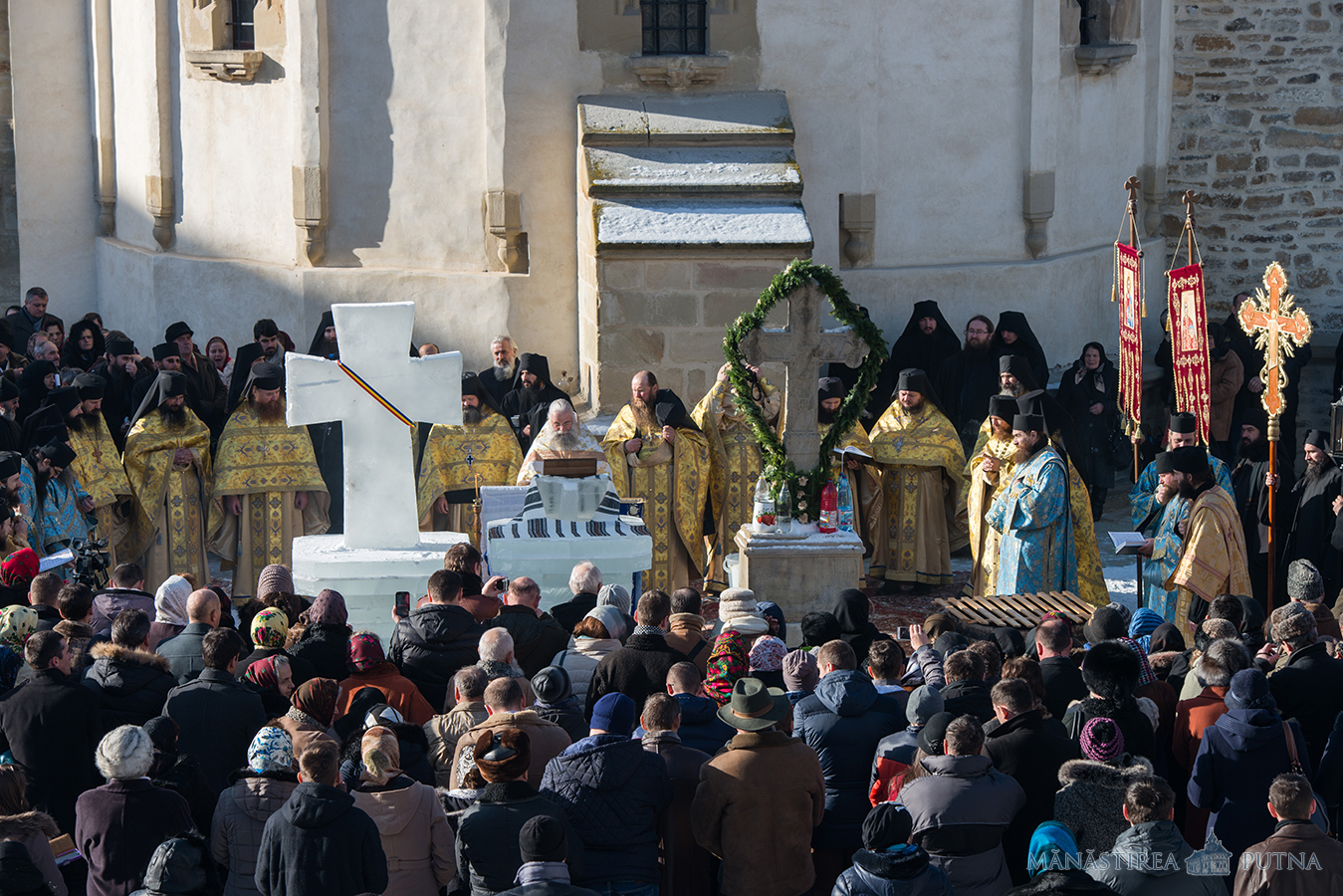 Slujba Bobotezei la Mănăstirea Putna Slujba Bobotezei la Mănăstirea Putna