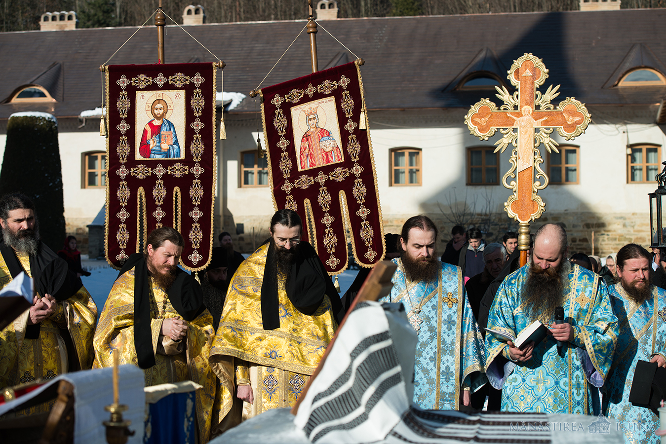 Slujba Bobotezei la Mănăstirea Putna Slujba Bobotezei la Mănăstirea Putna