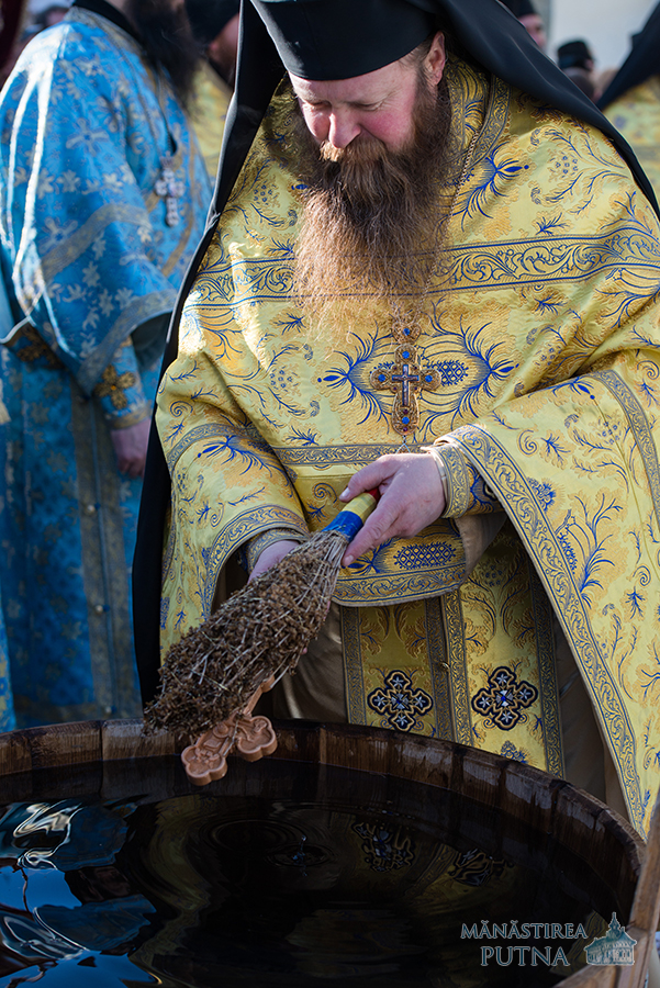 Slujba Bobotezei la Mănăstirea Putna Slujba Bobotezei la Mănăstirea Putna