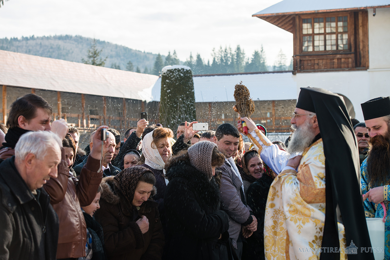 Slujba Bobotezei la Mănăstirea Putna Slujba Bobotezei la Mănăstirea Putna