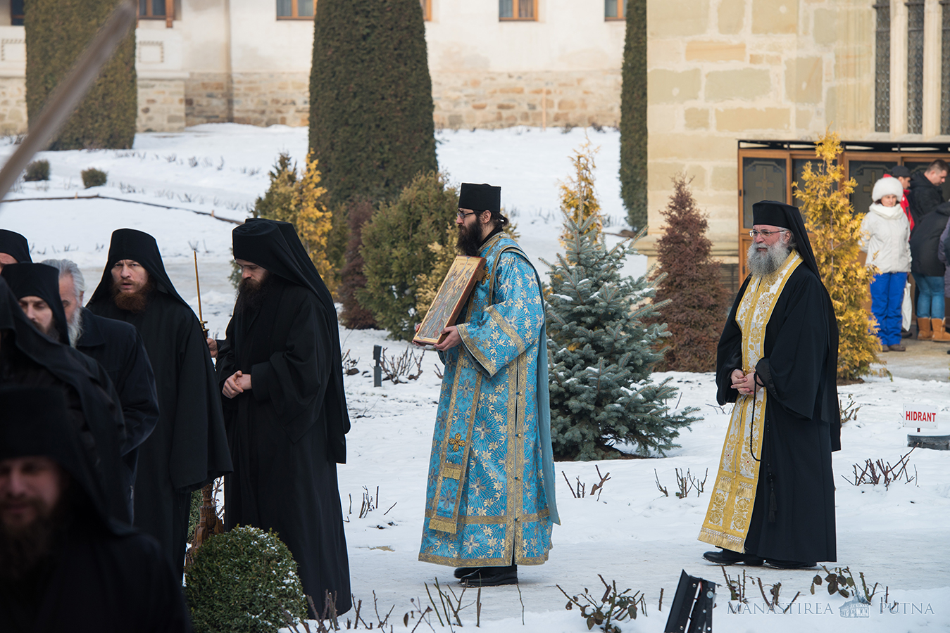 Slujba Bobotezei la Mănăstirea Putna Slujba Bobotezei la Mănăstirea Putna