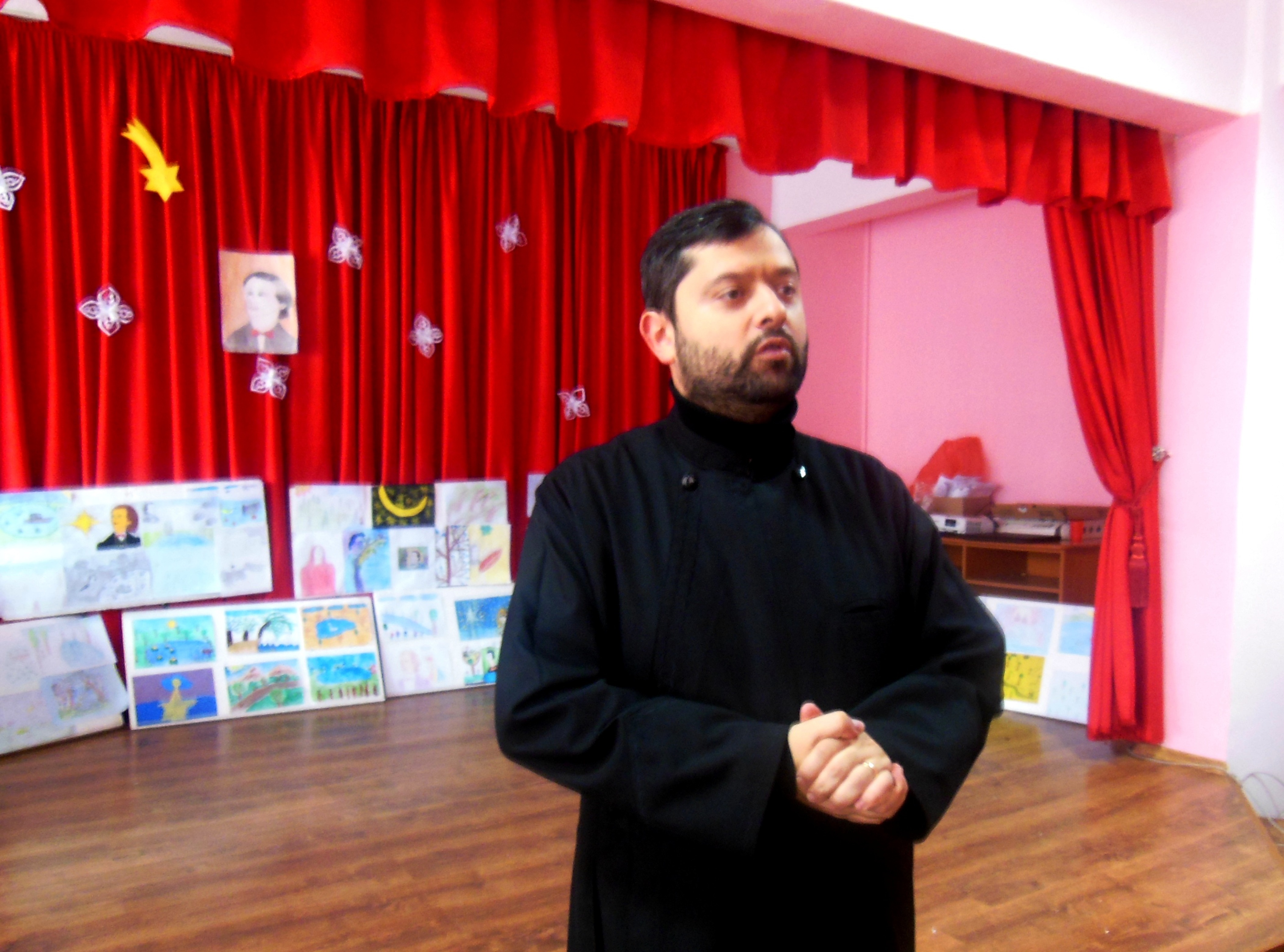 Expoziție și concurs literar-artistic la Roznov: „Prietenii lui Eminescu”