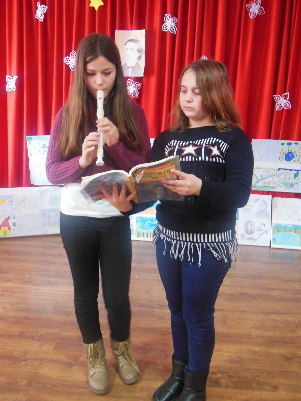 Expoziție și concurs literar-artistic la Roznov: „Prietenii lui Eminescu”