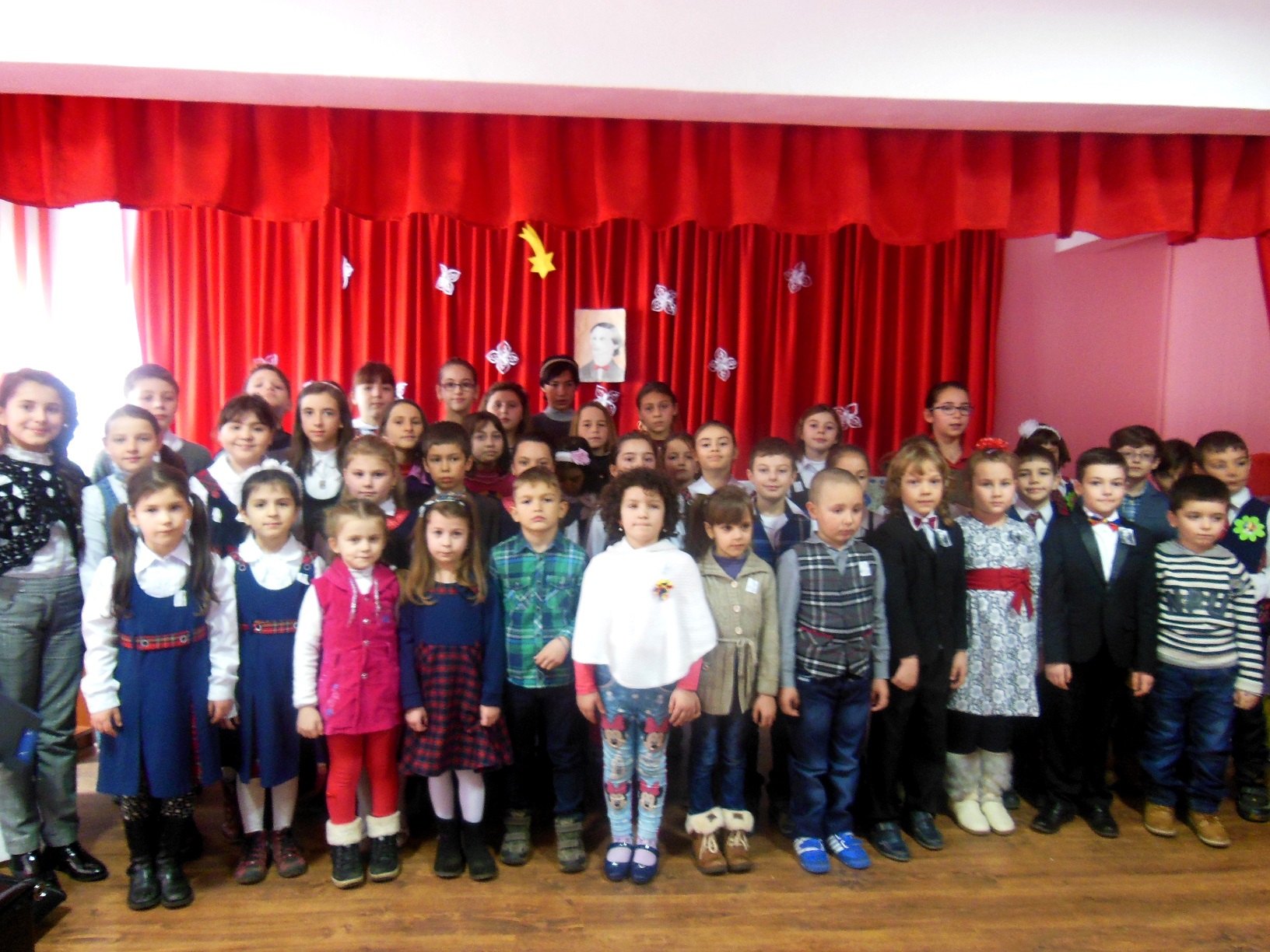 Expoziție și concurs literar-artistic la Roznov: „Prietenii lui Eminescu”