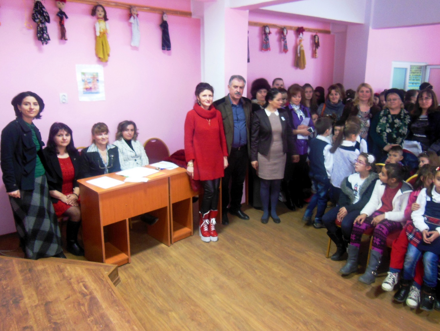 Expoziție și concurs literar-artistic la Roznov: „Prietenii lui Eminescu”