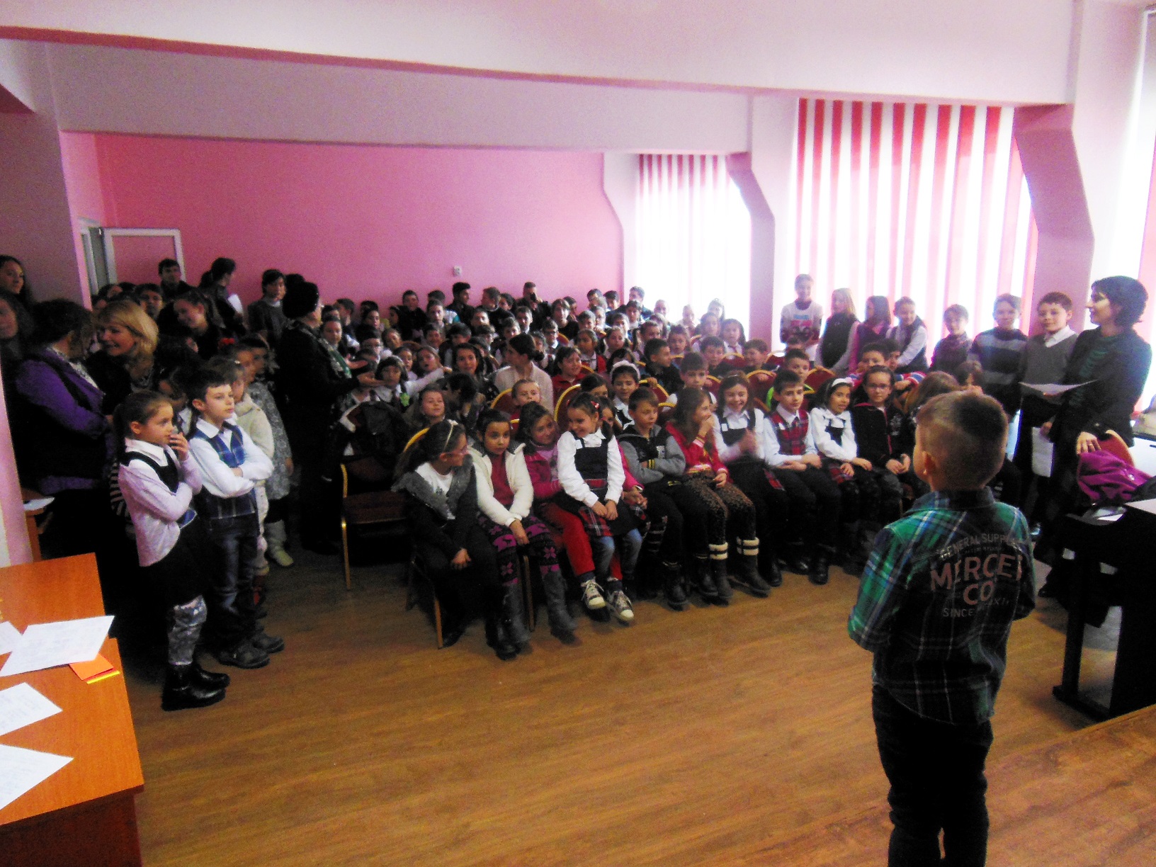 Expoziție și concurs literar-artistic la Roznov: „Prietenii lui Eminescu”