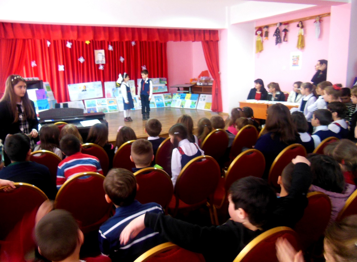 Expoziție și concurs literar-artistic la Roznov: „Prietenii lui Eminescu”