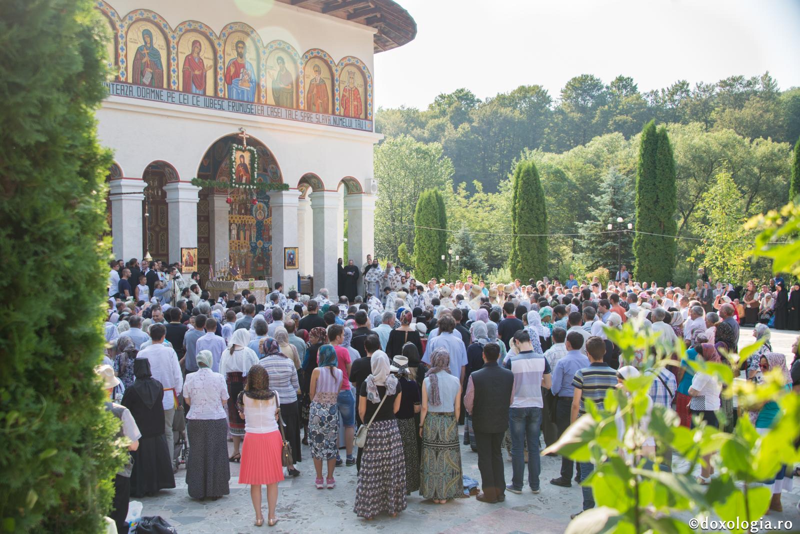 Cum reacţionăm faţă de cei care ne înjură credinţa?