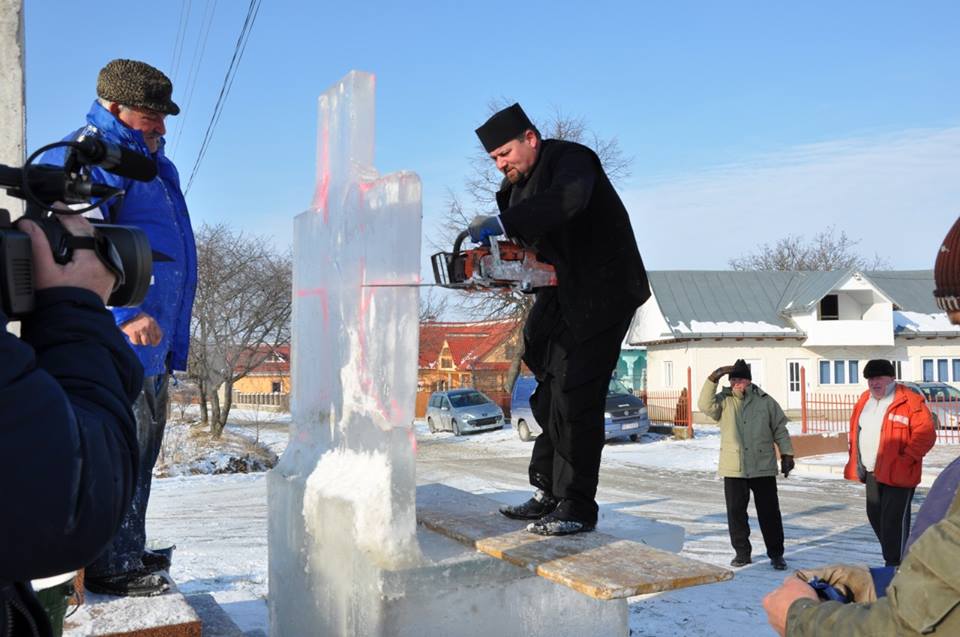 Cruce de gheață în Parohia Brusturi din județul Neamț