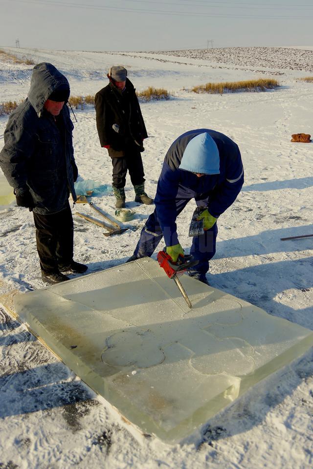 Crucile de gheață din localitatea suceveană Bosanci, o tradiție veche de 120 ani