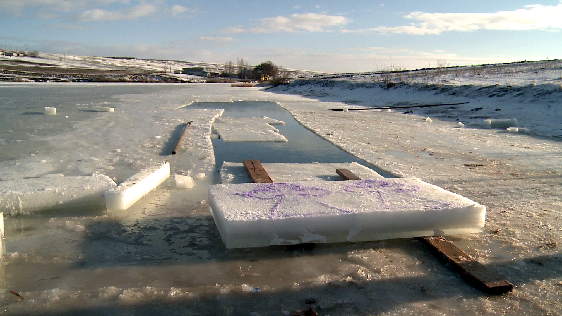 Crucile de gheață din localitatea suceveană Bosanci, o tradiție veche de 120 ani