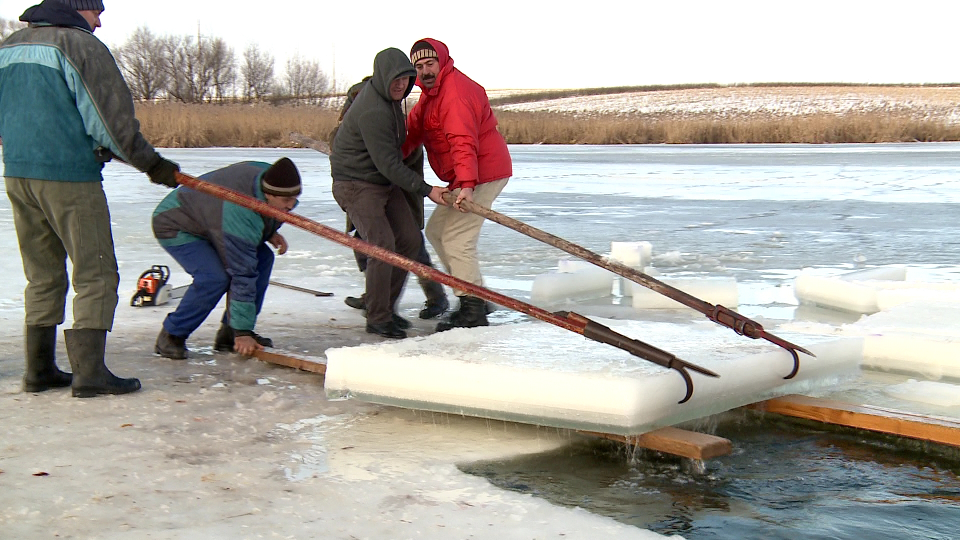 Crucile de gheață din localitatea suceveană Bosanci, o tradiție veche de 120 ani Crucile de gheață din localitatea suceveană Bosanci, o tradiție veche de 120 ani