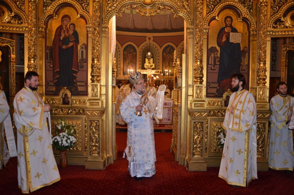 Preasfințitul Părinte Vasile, Episcopul ortodox sârb de Srem, la hramul Catedralei mitropolitane din Timișoara