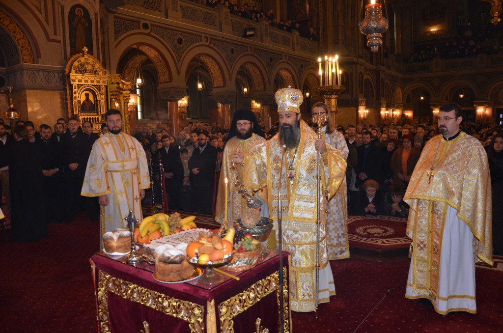 Preasfințitul Părinte Vasile, Episcopul ortodox sârb de Srem, la hramul Catedralei mitropolitane din Timișoara