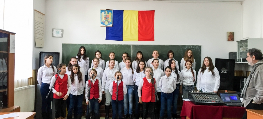 „Poveştile copilăriei“, rostite de sute de copii de la Grajduri