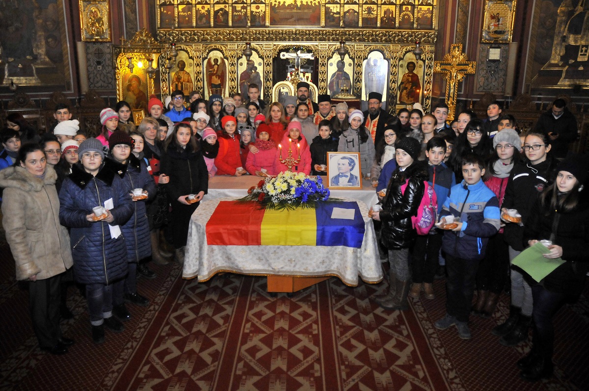 Eparhia Romanului şi Bacăului l-a comemorat pe Eminescu Eparhia Romanului şi Bacăului l-a comemorat pe Eminescu
