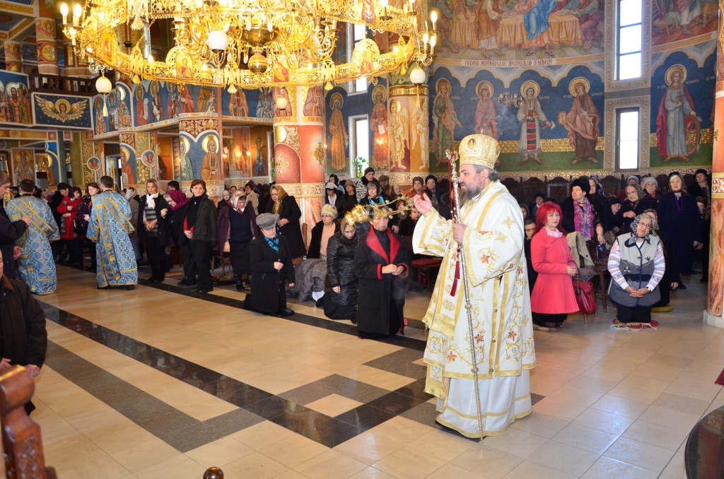 Liturghie arhierească în biserica „Nașterea Maicii Domnului” din Deva