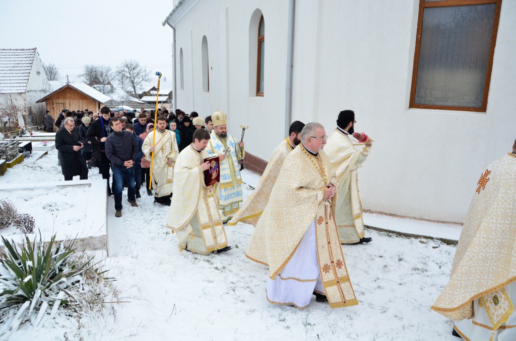 Slujbă de binecuvântare la parohia Băcia, județul Hunedoara