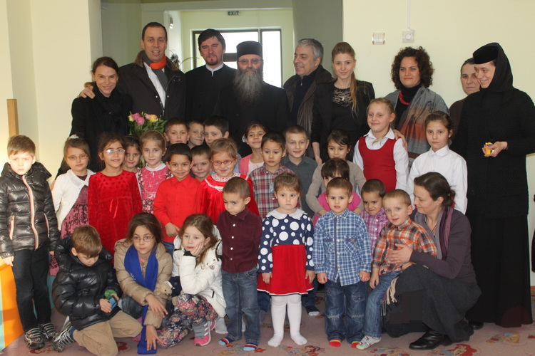 Oaspeţi de seamă, la Aşezământul de copii ”Sfântul Ierarh Leontie” Oaspeţi de seamă, la Aşezământul de copii ”Sfântul Ierarh Leontie”