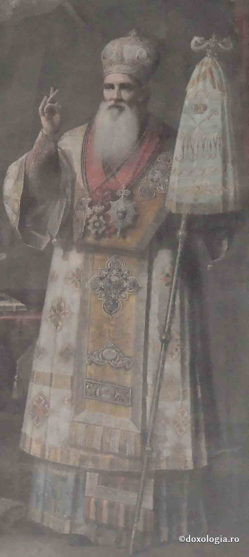 Mitropolitul Iosif Naniescu zâmbește dintr-o frescă, la Iași